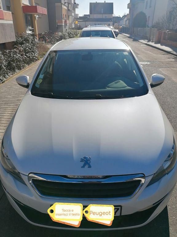 Weiß Gebraucht 2016 Peugeot 308 Access Kombi | 7.000 € (Guter Preis) - Bild 1/4