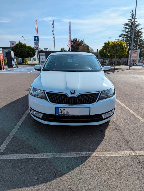 Weiß Gebraucht 2017 Skoda Rapid Drive Limousine | 9.999 € (Guter Preis) - Bild 1/4