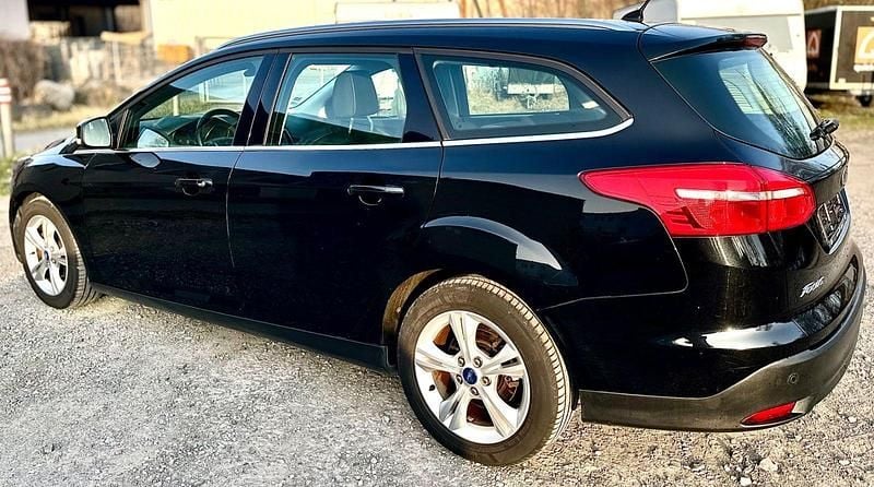 Gebraucht Ford Focus Titanium 125 PS (91 kW) 2015 Schwarz Kombi