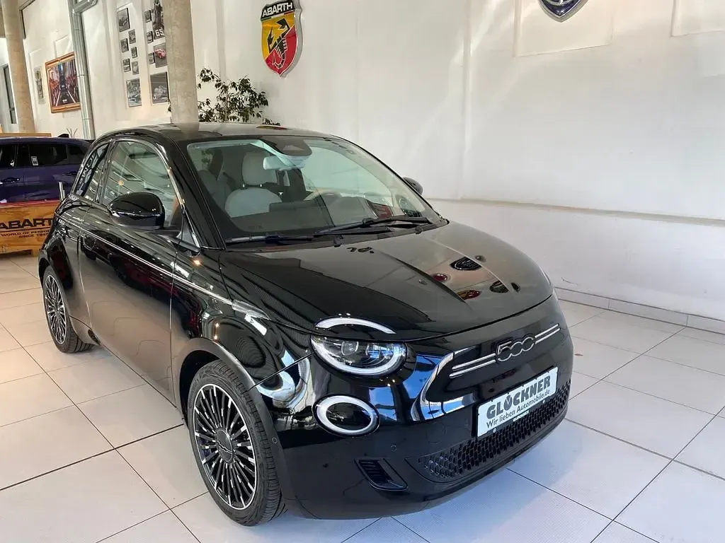 Gebraucht Fiat 500e La Prima 86 kW (118 PS) 2023 Onyx schwarz Kleinwagen