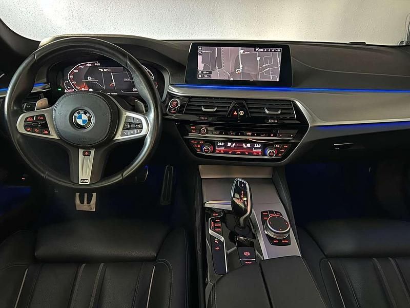 Gebraucht BMW 550 400 PS (294 kW) 2019 Saphirschwarz Limousine