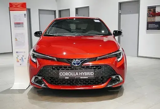 Neu Toyota Corolla 180 PS (132 kW) 2025 Rot Limousine