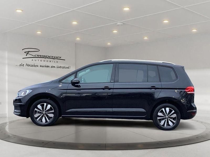 Gebraucht VW Touran Move 150 PS (110 kW) 2024 Schwarz (deep black perleffekt) Van / Kleinbus