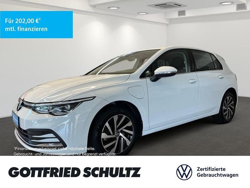 Weiß Gebraucht 2022 VW Golf VIII Style Limousine | 22.900 € (Guter Preis) - Bild 1/3