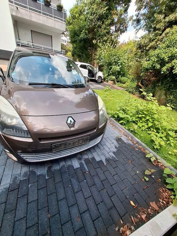 Braun Gebraucht 2009 Renault Grand Scénic III Dynamique Van / Kleinbus | 2.900 € (Fairer Preis) - Bild 1/4