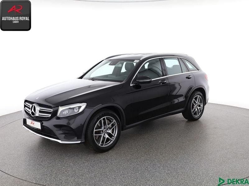 Schwarz (metallic) Gebraucht 2017 Mercedes GLC250 AMG SUV | 26.880 € (Guter Preis) - Bild 1/4
