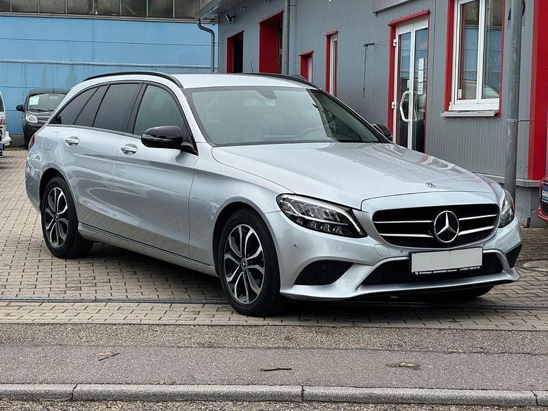 Silber Gebraucht 2019 Mercedes C200 Limousine | 19.995 € (Etwas zu teuer) - Bild 1/4