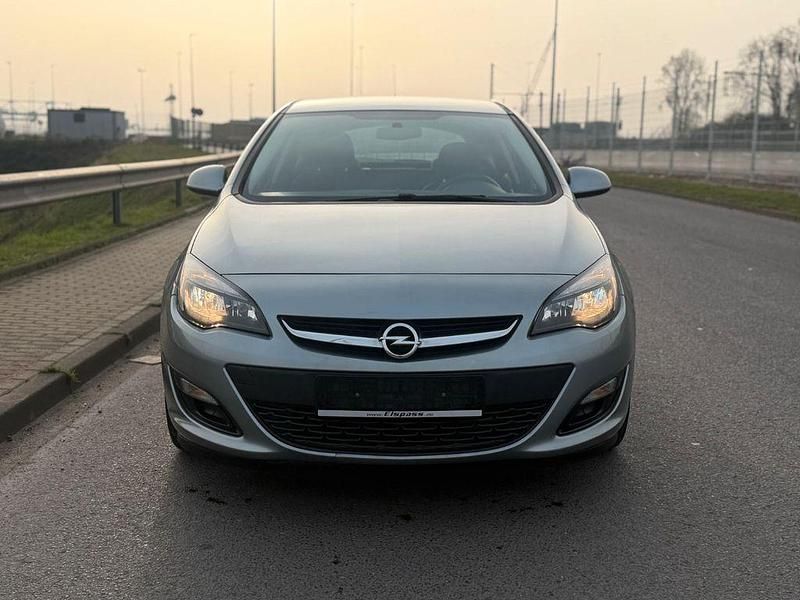 Gebraucht Opel Astra Active 140 PS (102 kW) 2013 Silber Limousine