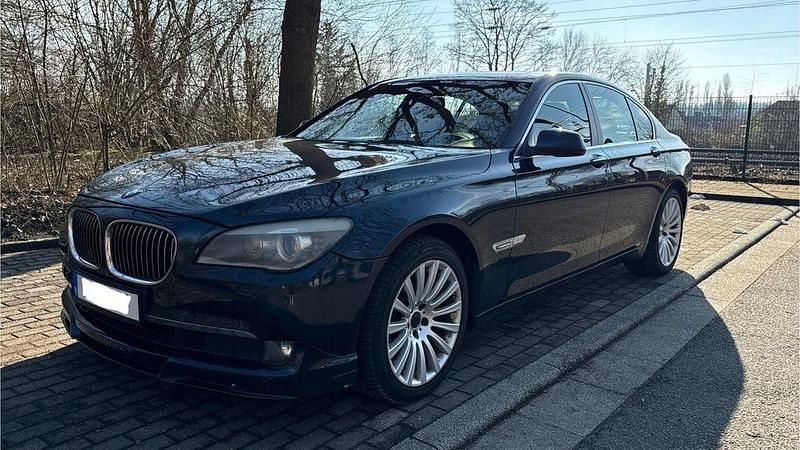 Gebraucht BMW 740 326 PS (239 kW) 2009 Blau Limousine