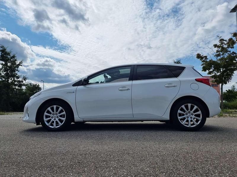 Gebraucht Toyota Auris Hybrid Lounge 99 PS (72 kW) 2016 Weiß Kombi