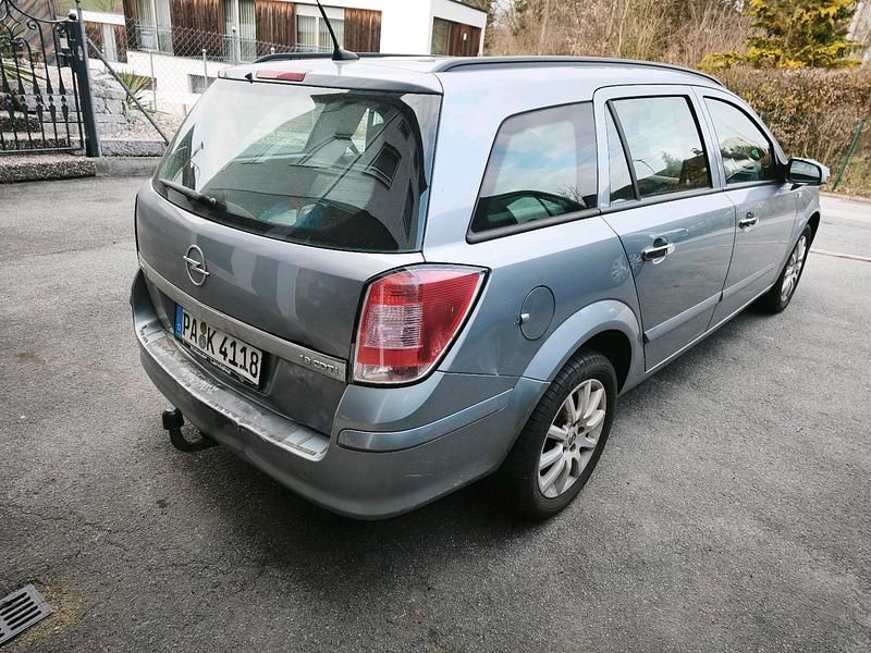 Gebraucht Opel Astra 100 PS (73 kW) 2007 Silber Kombi