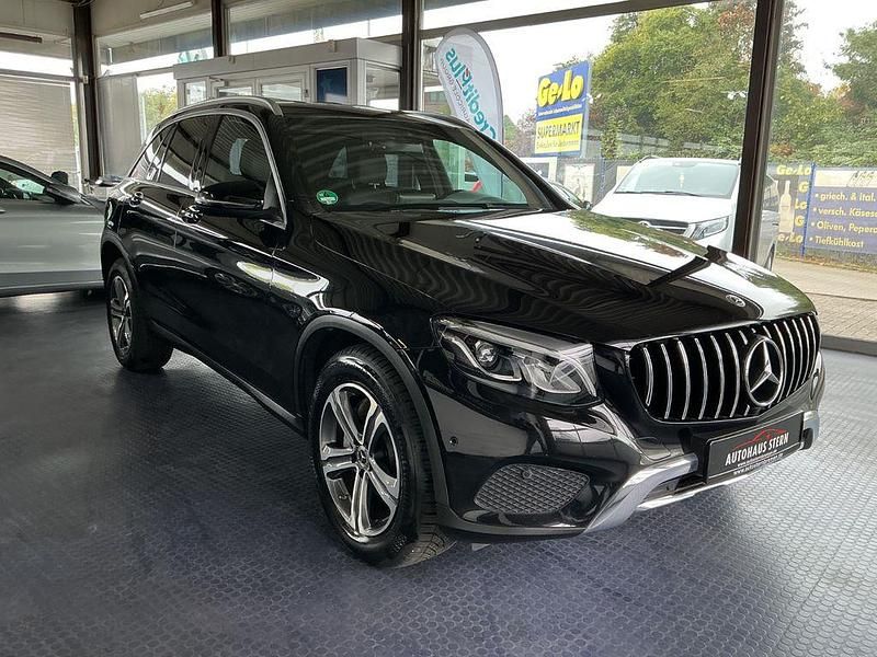 Obsidianschwarz Gebraucht 2018 Mercedes GLC220 SUV | 29.990 € (Etwas zu teuer) - Bild 1/4