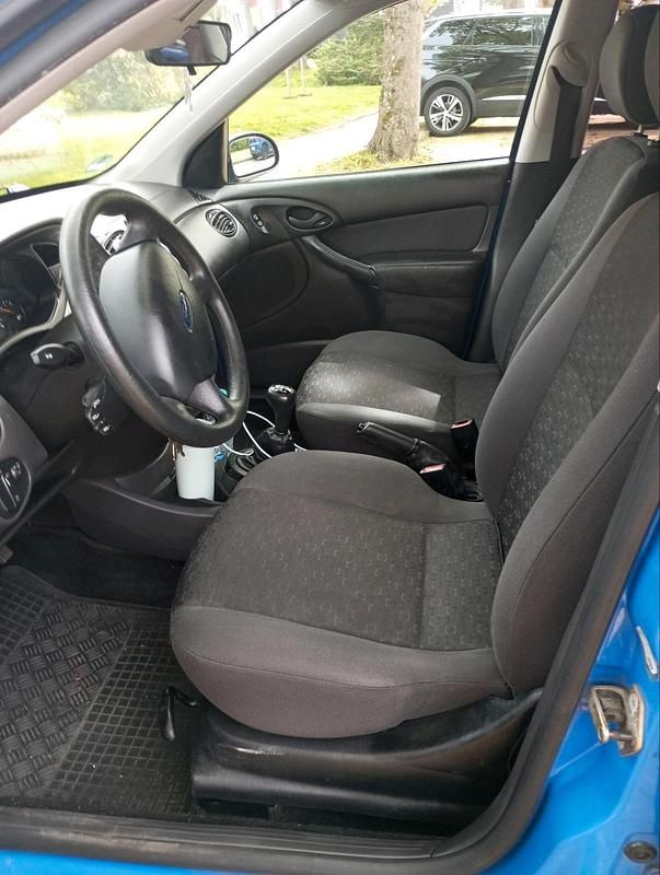 Usata Ford Focus 2003 Blu Utilitaria
