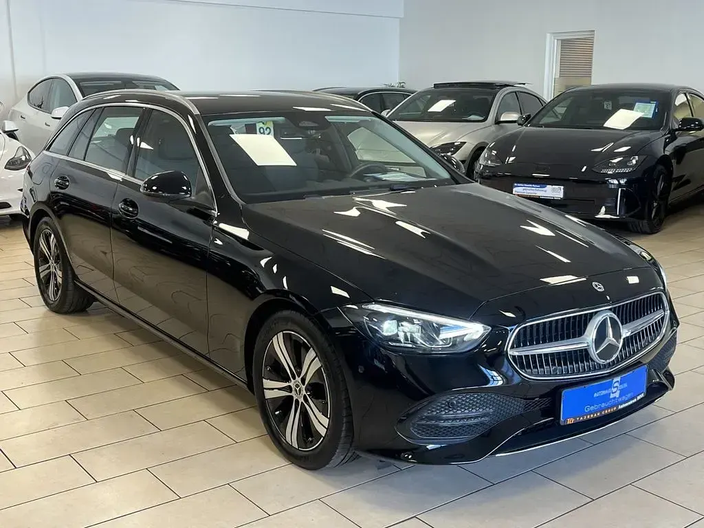 Gebraucht Mercedes C200 Avantgarde 163 PS (119 kW) 2024 Schwarz Kombi