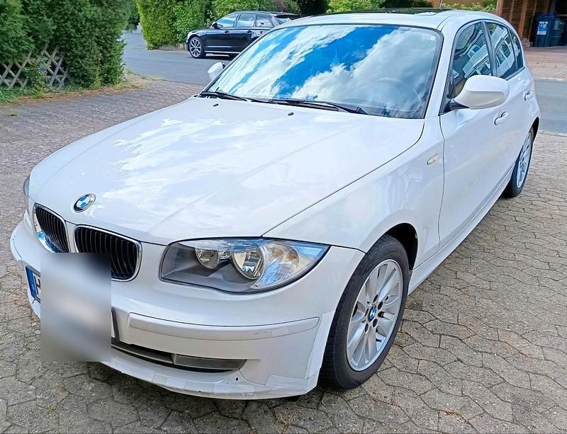 Weiß Gebraucht 2010 BMW 116 Advantage Kleinwagen | 3.490 € (Guter Preis) - Bild 1/4