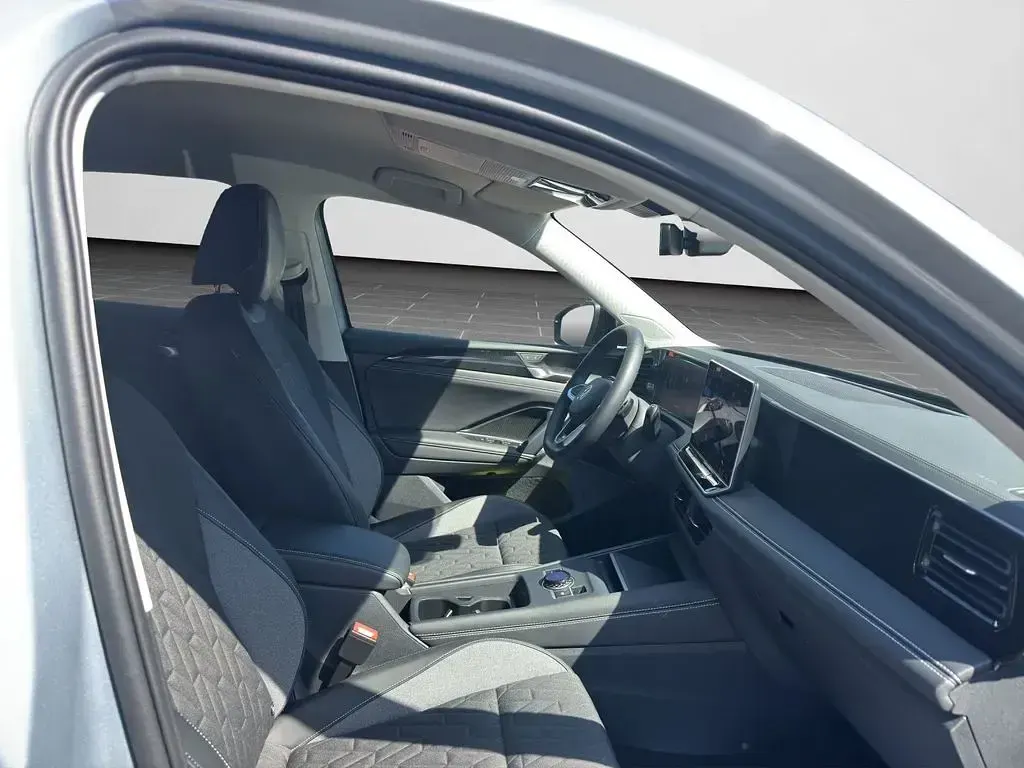 Gebraucht VW Tiguan Goal 150 PS (110 kW) 2025 Oyster silver metallic (metallic) SUV