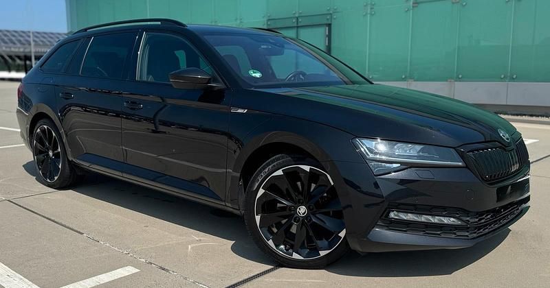 Schwarz Gebraucht 2020 Skoda Superb SportLine Kombi | 20.300 € (Etwas zu teuer) - Bild 1/4