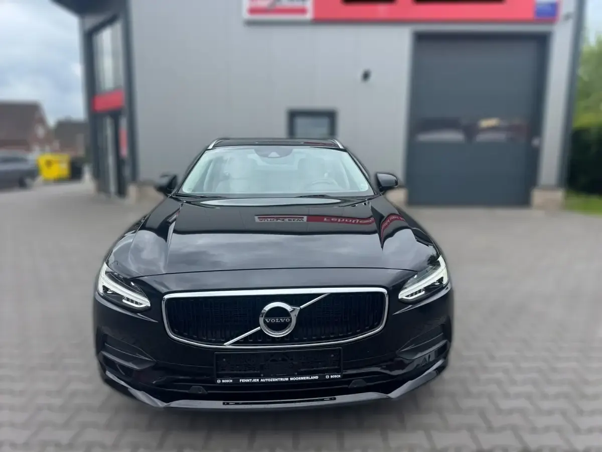 Gebraucht Volvo V90 Momentum 150 PS (110 kW) 2019 Schwarz metallic Kombi