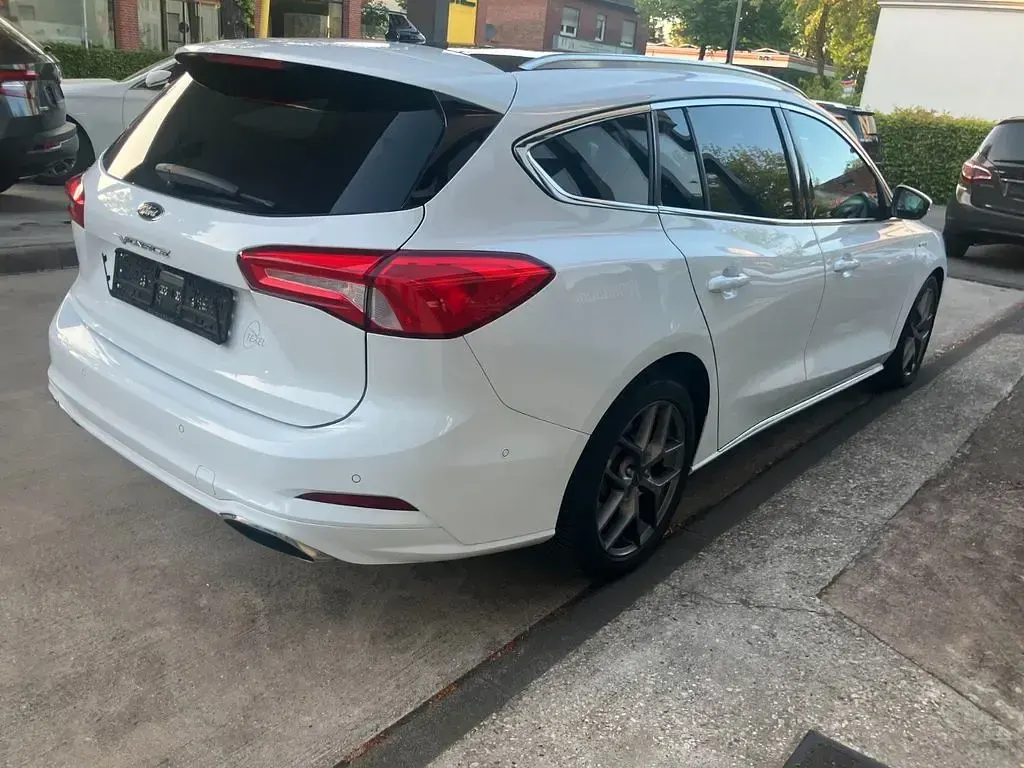 Używany Ford Focus Vignale 150 KM (110 kW) 2019 Biały Sedan/Limuzyna