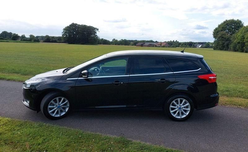 Schwarz Gebraucht 2015 Ford Focus Titanium Kombi | 7.500 € (Guter Preis) - Bild 1/4