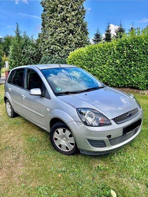 Silber Gebraucht 2008 Ford Fiesta Kleinwagen | 2.300 € (Fairer Preis) - Bild 1/4
