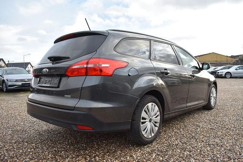 Gebraucht Ford Focus Business Edition 125 PS (91 kW) 2018 Grau Limousine