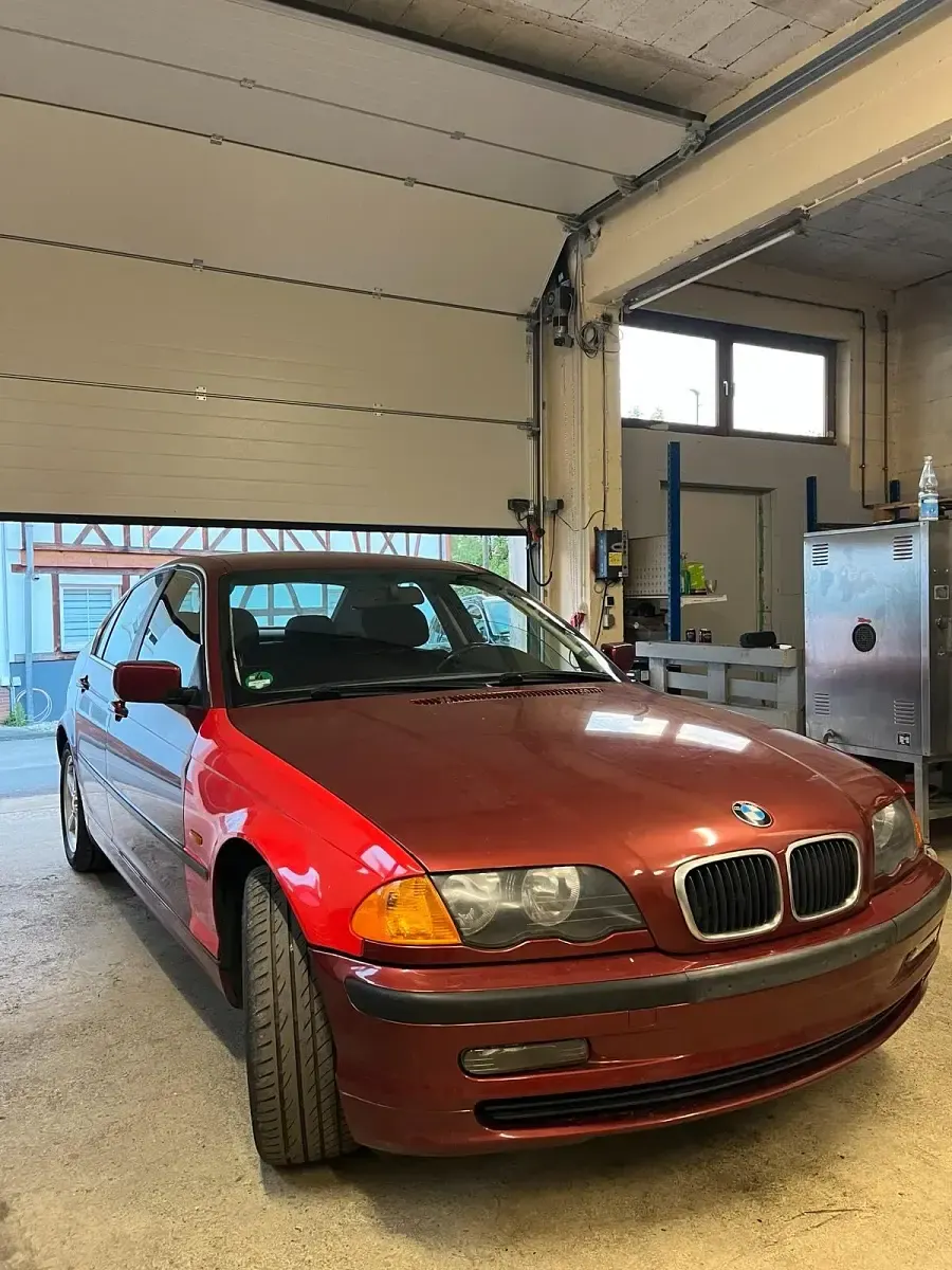 Gebraucht BMW 323 170 PS (125 kW) 1999 Rot Limousine