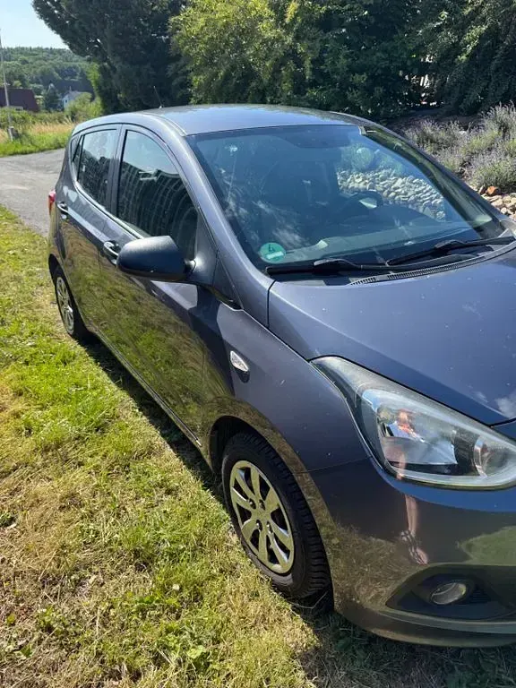 Gebraucht Hyundai i10 Classic 67 PS (49 kW) 2015 Grau Kleinwagen