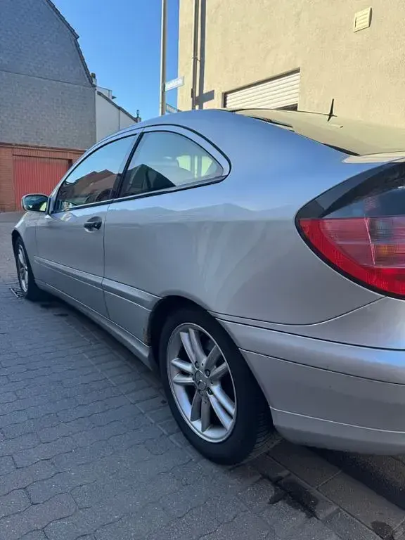 Gebraucht Mercedes C200 163 PS (119 kW) 2004 Silber Coupé