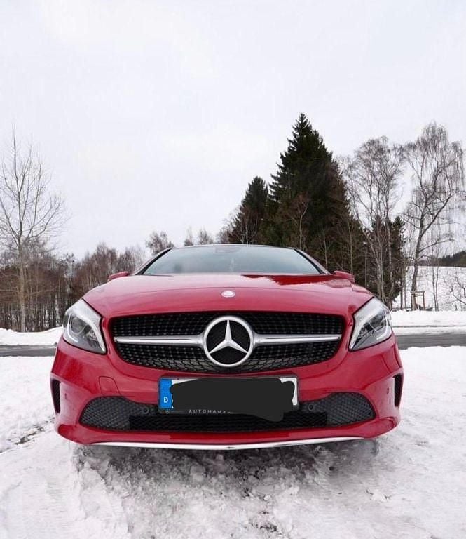 Rot Gebraucht 2016 Mercedes A180 Urban Limousine | 15.500 € (Fairer Preis) - Bild 1/4