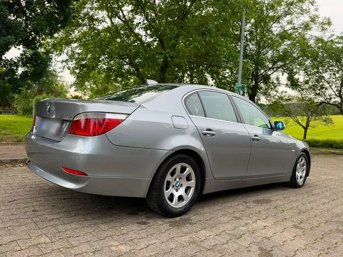 Gebraucht BMW 525 177 PS (130 kW) 2006 Grau Limousine