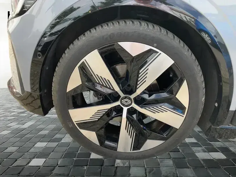 Używany Renault Megane E-Tech Techno 160 kW (218 KM) 2022 Szary Sedan/Limuzyna