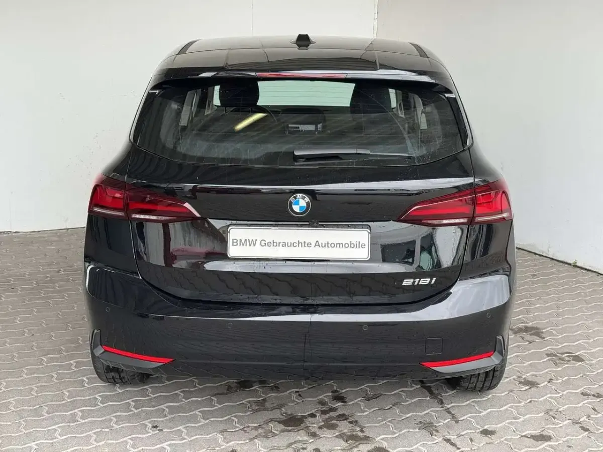 Gebraucht BMW 218 Active Tourer 136 PS (100 kW) 2023 Schwarz Van / Kleinbus