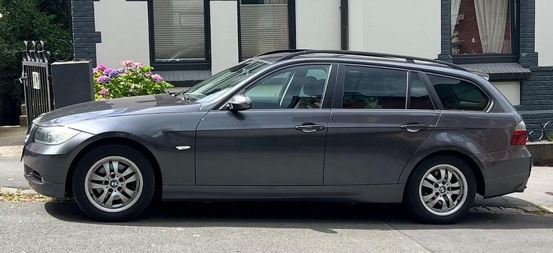 Gebraucht BMW 318 Advantage 129 PS (94 kW) 2007 Grau Kombi