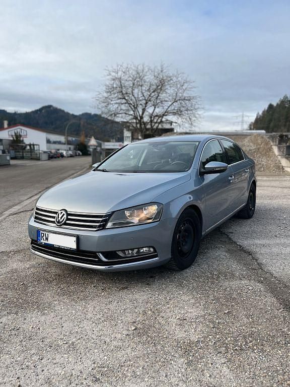 Gebraucht VW Passat Highline 160 PS (117 kW) 2011 Blau Limousine