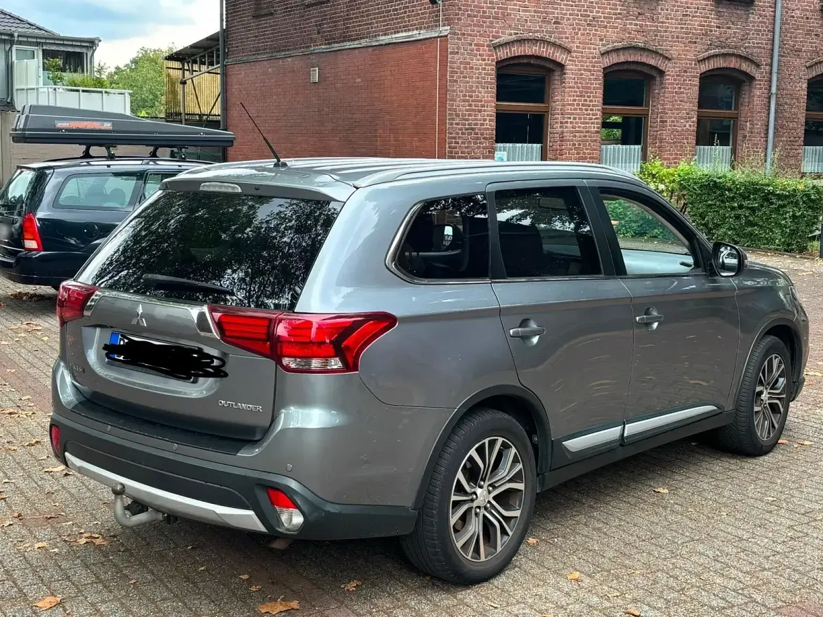 Gebraucht Mitsubishi Outlander 150 PS (110 kW) 2016 Grau SUV