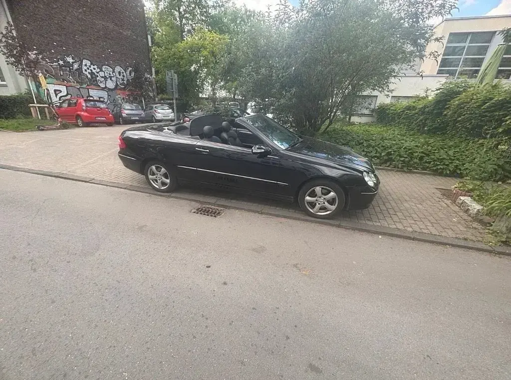 Gebraucht Mercedes CLK200 Avantgarde 163 PS (119 kW) 2004 Schwarz Cabrio
