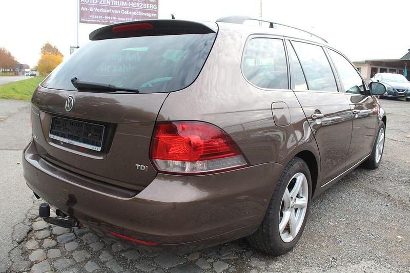 Gebraucht VW Golf VI Match 105 PS (77 kW) 2012 Braun Kleinwagen