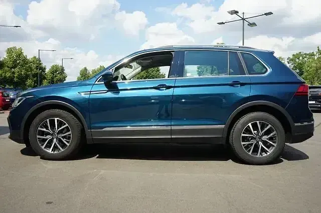 Gebraucht VW Tiguan Life 150 PS (110 kW) 2020 Blau SUV