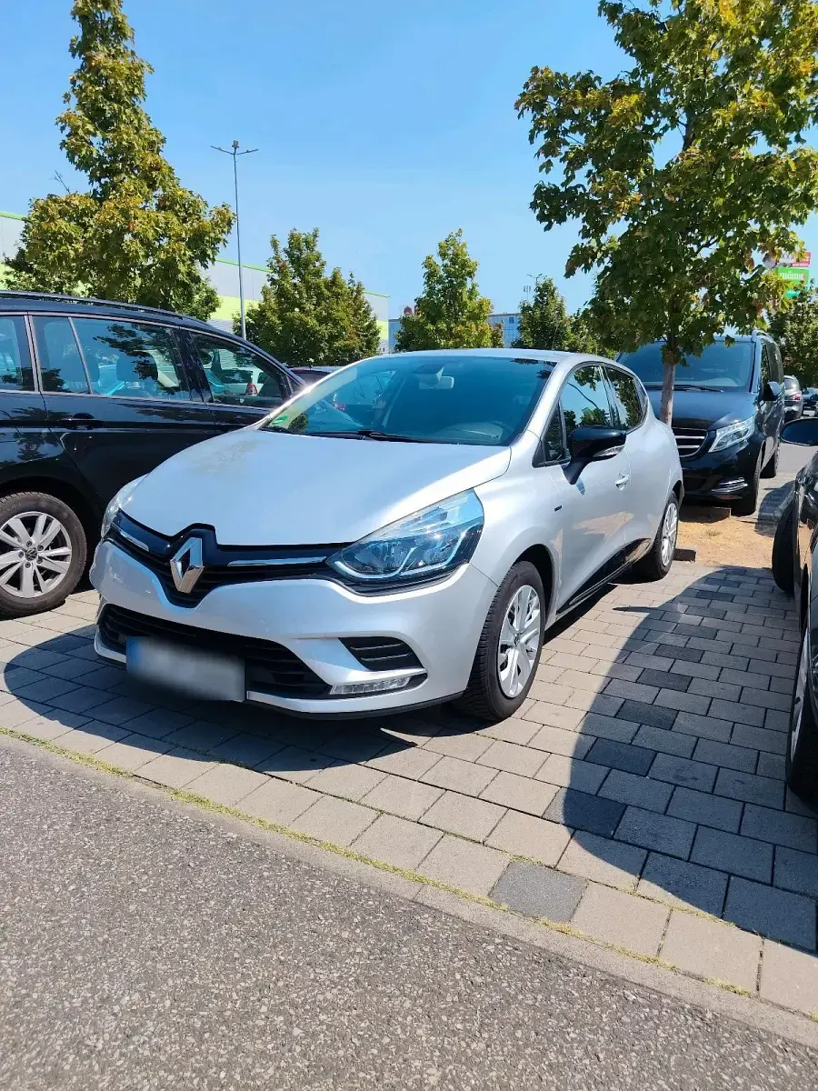 Gebraucht Renault Clio IV 90 PS (66 kW) 2018 Silber Limousine