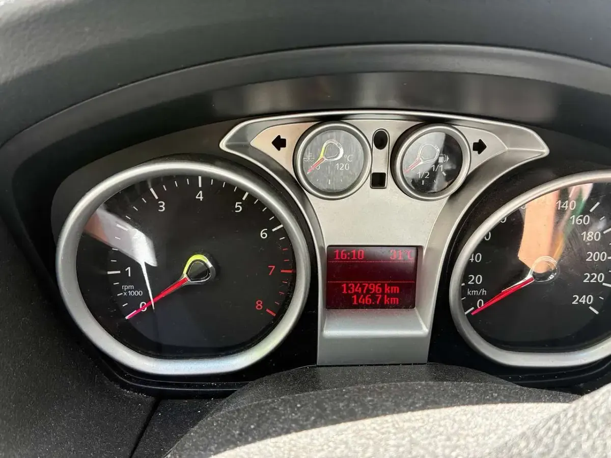 Gebraucht Ford Focus 102 PS (75 kW) 2011 Schwarz Kombi