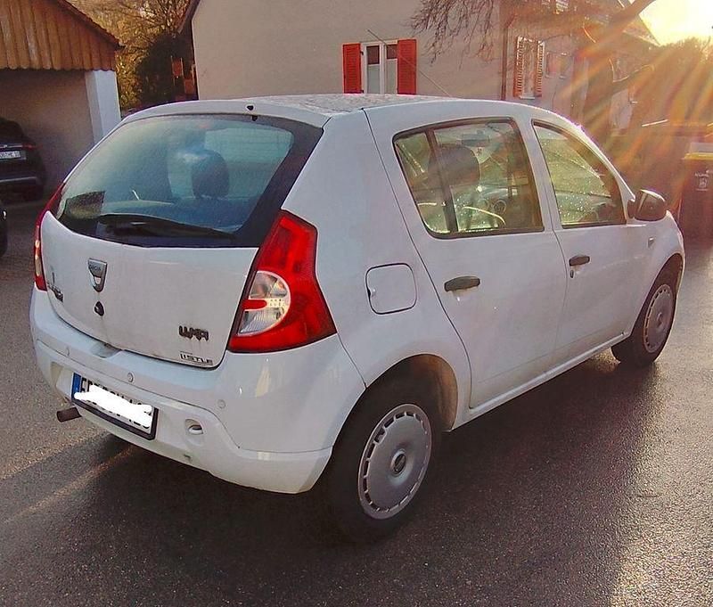 Gebraucht Dacia Sandero 75 PS (55 kW) 2009 Weiß Limousine