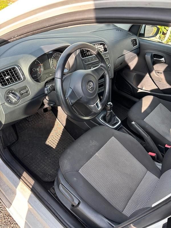 Second-hand VW Polo 75 CP (55 kW) 2012 Alb Hatchback