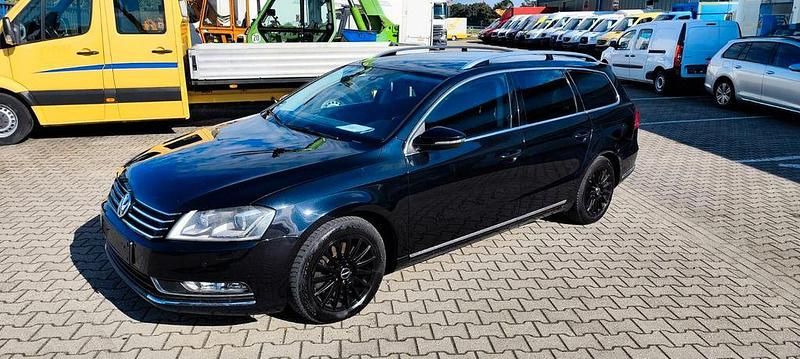 Schwarz Gebraucht 2011 VW Passat Highline Kombi | 5.990 € (Guter Preis) - Bild 1/4
