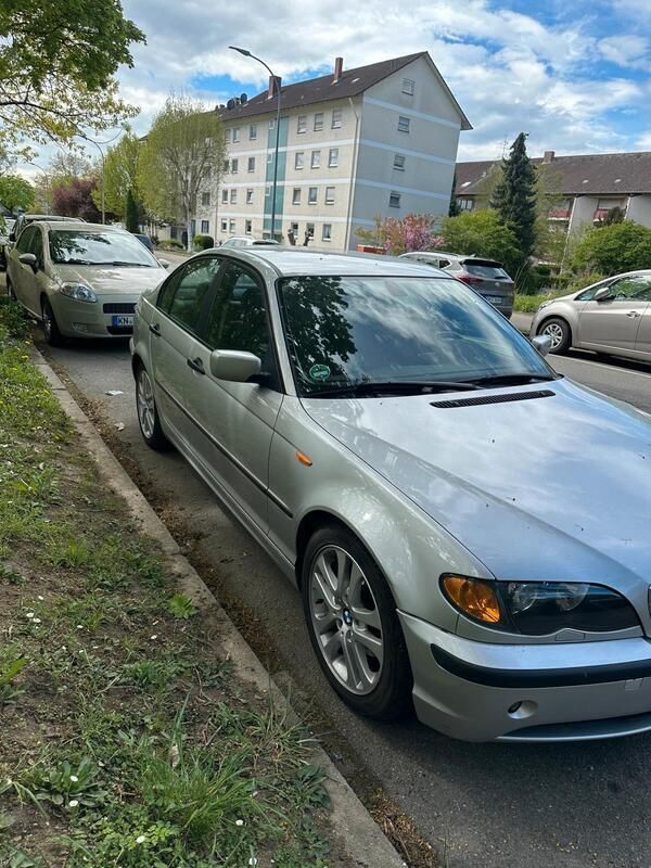 Silber Gebraucht 2002 BMW 318 Limousine | 1.950 € - Bild 1/4