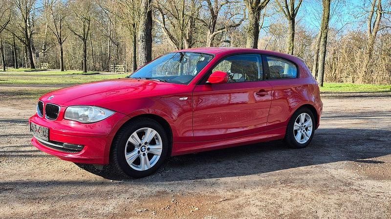 Gebraucht BMW 116 Advantage 122 PS (89 kW) 2011 Rot Kleinwagen