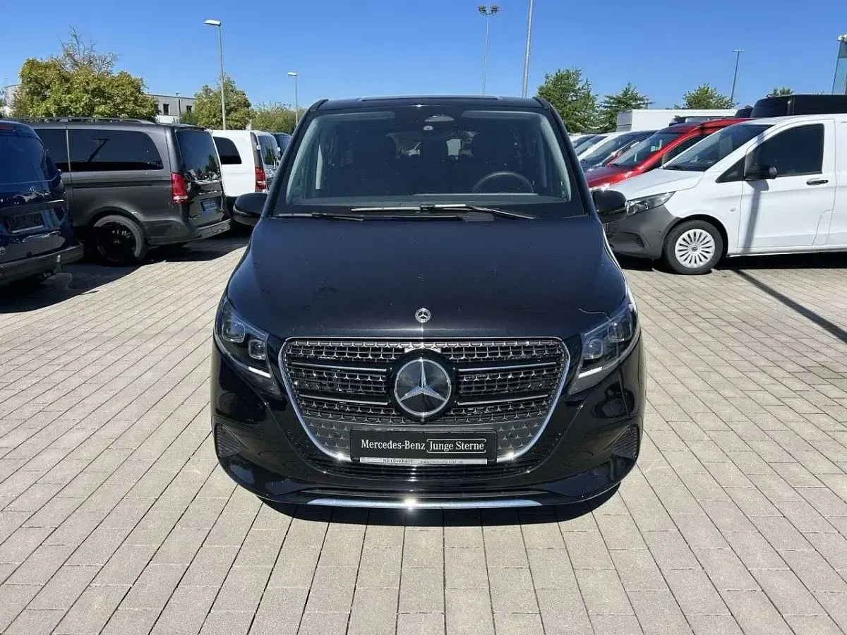 Gebraucht Mercedes V300 Avantgarde 237 PS (174 kW) 2025 Obsidianschwarz Van / Kleinbus