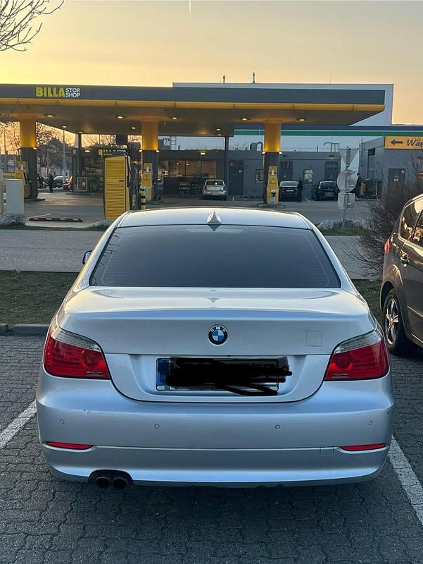 Gebraucht BMW 525 197 PS (144 kW) 2007 Grau Limousine