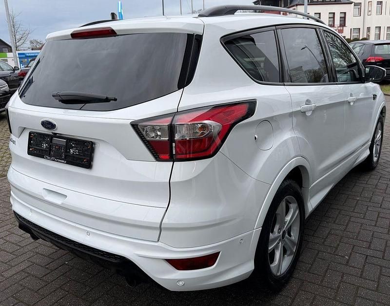 Gebraucht Ford Kuga ST-Line 150 PS (110 kW) 2019 Weiß SUV