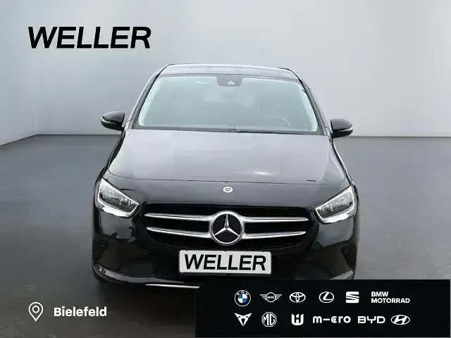 Gebraucht Mercedes B180 Style 116 PS (85 kW) 2022 Schwarz Kleinwagen